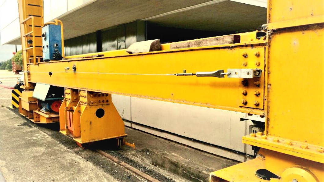 Operario en el techo